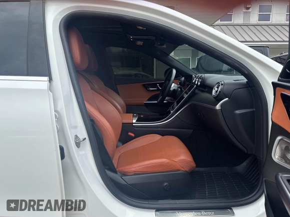 2022 Mercedes-Benz C 300 z VIN W1KAF4HB5NR016400, wystawiony jako IAAI lot #42467013 z przebiegiem 81 656 mil mil oraz . Historia ofert i sprzedaży dostępna na DreamBid. Obrazek 5.