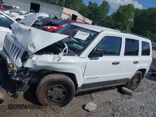 2013 Jeep Patriot Sport z VIN 1C4NJPBA4DD130489, wystawiony jako IAAI lot #42270017 z przebiegiem 165 773 mil mil oraz . Historia ofert i sprzedaży dostępna na DreamBid. Obrazek 14.