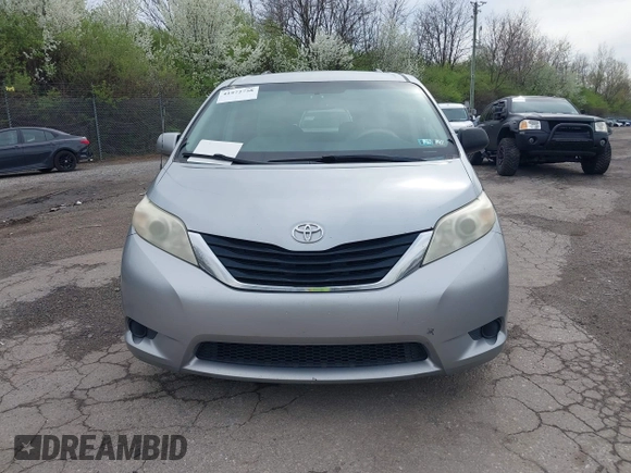 2012 Toyota Sienna LE AAS with VIN 5TDKK3DC9CS227584, listed as a IAAI auction lot 41972758 with 258,077 mi miles. Bid and sale history available at carsss.com. Image 13.