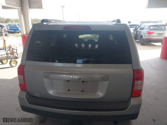 2015 Jeep Patriot Sport with VIN 1C4NJPBB9FD263597, listed as a IAAI auction lot 41512754 with 177,480 mi miles. Bid and sale history available at carsss.com. Image 16.