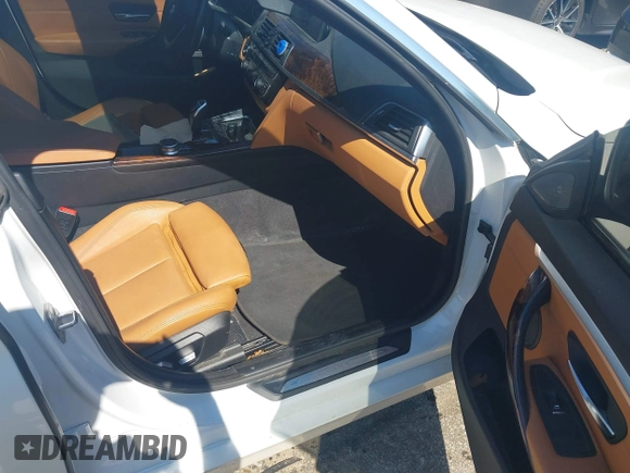 2019 BMW 4 Series 430i z VIN WBA4J1C5XKBM17853, wystawiony jako IAAI lot #39758988 z przebiegiem 38 520 mil mil oraz . Historia ofert i sprzedaży dostępna na DreamBid. Obrazek 5.