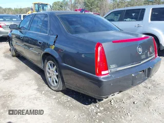 2011 Cadillac DTS Premium Collection z VIN 1G6KH5E68BU124852, wystawiony jako IAAI lot #41652793 z przebiegiem 227 148 mil mil oraz . Historia ofert i sprzedaży dostępna na DreamBid. Obrazek 3.