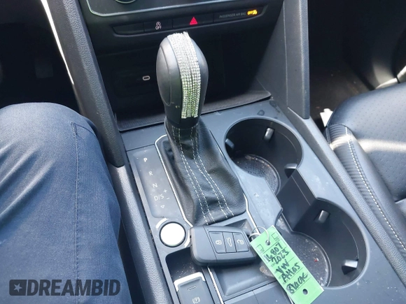2023 Volkswagen Atlas SE z VIN 1V2DC2CA0PC206192, wystawiony jako IAAI lot #41856061 z przebiegiem 23 572 mil mil oraz . Historia ofert i sprzedaży dostępna na DreamBid. Obrazek 11.