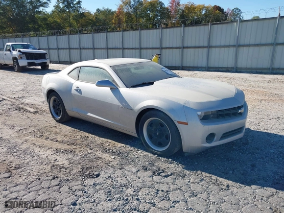 2013 Chevrolet Camaro LS with VIN 2G1FA1E36D9160663, listed as a IAAI auction lot 40649662 with 121,786 mi miles. Bid and sale history available at carsss.com. Image 1.