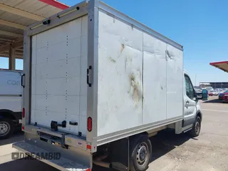 2020 Ford Transit z VIN 1FDBW5Z8XLKA32374, wystawiony jako IAAI lot #42468266 z przebiegiem 80 934 mil mil oraz . Historia ofert i sprzedaży dostępna na DreamBid. Obrazek 4.