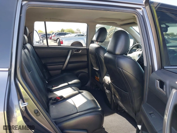 2013 Toyota Highlander with VIN 5TDZK3EHXDS115130, listed as a IAAI auction lot 41974068 with 156,510 mi miles. Bid and sale history available at carsss.com. Image 8.