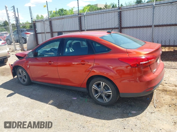 2018 Ford Focus SE z VIN 1FADP3F26JL321831, wystawiony jako IAAI lot #42085951 z przebiegiem 87 729 mil mil oraz . Historia ofert i sprzedaży dostępna na DreamBid. Obrazek 14.
