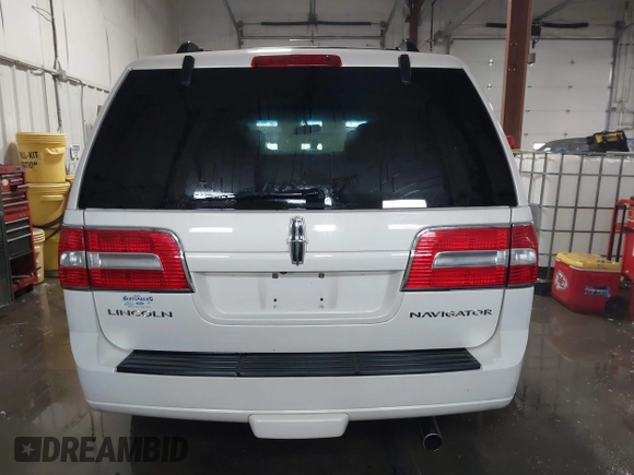 2008 Lincoln Navigator with VIN 5LMFU28528LJ13624, listed as a IAAI auction lot 41359456 with 224,798 mi miles. Bid and sale history available at carsss.com. Image 17.