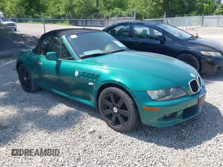 2001 BMW Z3 2.5 z VIN WBACN33431LK48268, wystawiony jako IAAI lot #42412396 z przebiegiem 202 315 mil mil oraz . Historia ofert i sprzedaży dostępna na DreamBid. Obrazek 1.