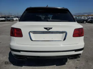 2018 Bentley Bentayga Signature z VIN SJAAC2ZV3JC016779, wystawiony jako Copart lot #54077865 z przebiegiem Nie podano mil oraz Szkoda całkowita • Salvage title. Historia ofert i sprzedaży dostępna na DreamBid. Obrazek 6.