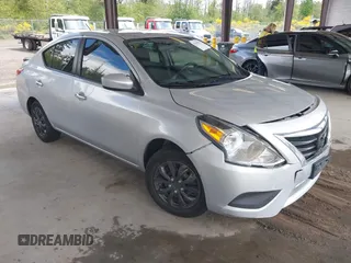 2016 Nissan Versa SV z VIN 3N1CN7AP9GL890842, wystawiony jako IAAI lot #42299478 z przebiegiem 90 572 mil mil oraz . Historia ofert i sprzedaży dostępna na DreamBid. Obrazek 1.