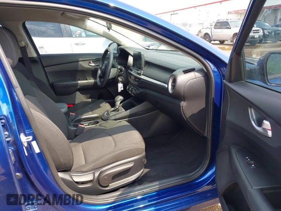 2021 Kia Forte LXS with VIN 3KPF24AD5ME384836, listed as a IAAI auction lot 42098713 with 29,107 mi miles and . Bid and sale history available at DreamBid. Image 5.