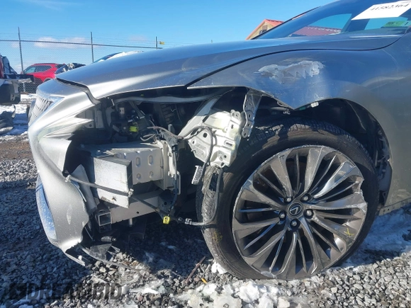 2018 Lexus LS 500 z VIN JTHC51FF5J5005343, wystawiony jako IAAI lot #41582364 z przebiegiem 93 085 mil mil oraz . Historia ofert i sprzedaży dostępna na DreamBid. Obrazek 6.