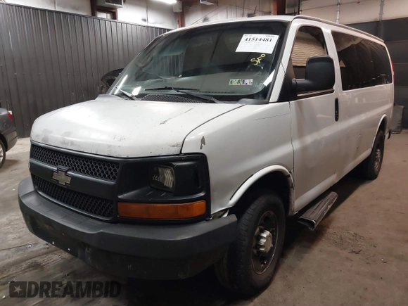2012 Chevrolet Express Passenger LS z VIN 1GAWGPFGXC1114016, wystawiony jako IAAI lot #41514481 z przebiegiem 294 040 mil mil oraz . Historia ofert i sprzedaży dostępna na DreamBid. Obrazek 18.