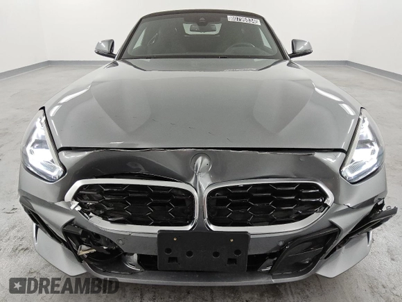 2025 BMW Z4 sDrive30i with VIN WBAHF3C04SWY38818, listed as a Copart auction lot 80796834 with 3,281 mi miles and Clean Title. Bid and sale history available at carsss.com. Image 5.