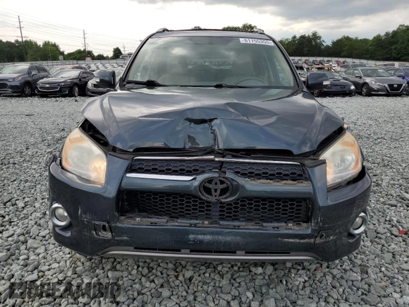 2011 Toyota RAV4 Limited z VIN 2T3YF4DV6BW057302, wystawiony jako Copart lot #61155355 z przebiegiem 153 496 mil mil oraz Szkoda całkowita • Salvage title. Historia ofert i sprzedaży dostępna na DreamBid. Obrazek 5.