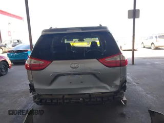 2015 Toyota Sienna XLE с VIN 5TDYK3DC9FS611086, выставлен на аукционе IAAI как лот 41970098 с пробегом 59 154 миль миль и . История ставок и продаж доступна на DreamBid. Изображение 17.