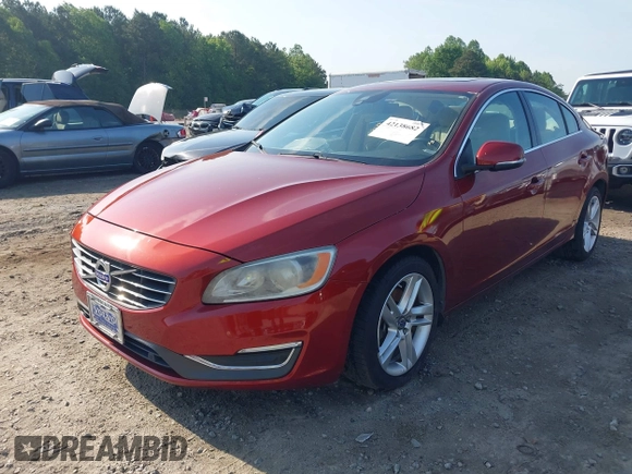 2015 Volvo S60 T5 Drive-E Premier z VIN YV140MFK7F1349445, wystawiony jako IAAI lot #42138682 z przebiegiem 104 111 mil mil oraz . Historia ofert i sprzedaży dostępna na DreamBid. Obrazek 2.