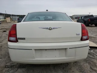 2005 Chrysler 300 with VIN 2C3AA53GX5H667639, listed as a Copart auction lot 47995985 with 70,890 mi miles and Clean Title. Bid and sale history available at carsss.com. Image 6.