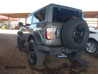 2021 Ford Bronco z VIN 1FMDE5CP3MLB06340, wystawiony jako IAAI lot #41681167 z przebiegiem 28 520 mil mil oraz . Historia ofert i sprzedaży dostępna na DreamBid. Obrazek 3.