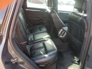 2017 Porsche Cayenne GTS z VIN WP1AD2A22HLA83654, wystawiony jako Copart lot #52196695 z przebiegiem 119 327 mil mil oraz Szkoda całkowita • Salvage title. Historia ofert i sprzedaży dostępna na DreamBid. Obrazek 11.