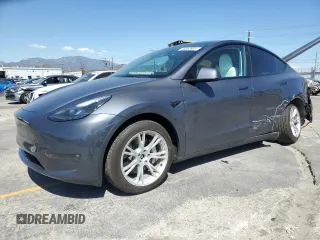 2023 Tesla Model Y Long Range z VIN 7SAYGDEEXPF889351, wystawiony jako Copart lot #56060985 z przebiegiem 34 075 mil mil oraz Szkody całkowita. Historia ofert i sprzedaży dostępna na DreamBid. Obrazek 1.