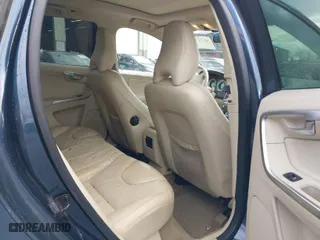 2010 Volvo XC60 3.0T with VIN YV4992DZ2A2119737, listed as a IAAI auction lot 41313329 with 101,112 mi miles. Bid and sale history available at carsss.com. Image 8.