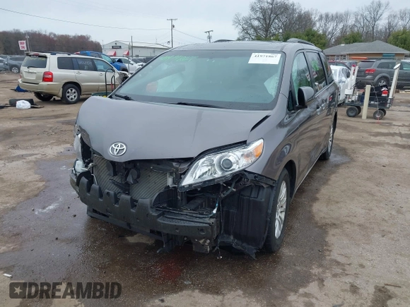 2015 Toyota Sienna XLE with VIN 5TDYK3DC8FS651580, listed as a IAAI auction lot 41971867 with 49,711 mi miles. Bid and sale history available at carsss.com. Image 2.