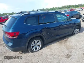 2018 Volkswagen Atlas SE with VIN 1V2CR2CA1JC561003, listed as a IAAI auction lot 42556798 with 124,147 mi miles and . Bid and sale history available at DreamBid. Image 4.
