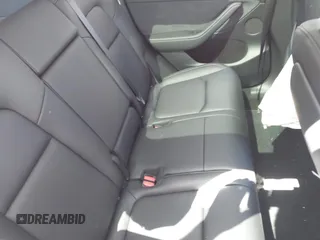 2024 Tesla Model Y Long Range z VIN 7SAYGAEE0RF074822, wystawiony jako IAAI lot #42098821 z przebiegiem Nie podano mil oraz . Historia ofert i sprzedaży dostępna na DreamBid. Obrazek 8.