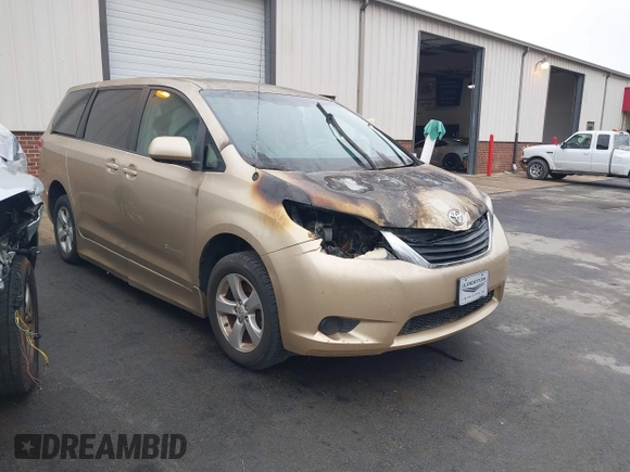 2011 Toyota Sienna LE AAS with VIN 5TDKK3DC0BS025523, listed as a IAAI auction lot 41114051 with 1 mi miles. Bid and sale history available at carsss.com. Image 1.