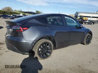 2025 Tesla Model Y Long Range with VIN 7SAYGDEE4SF272942, listed as a Copart auction lot 45817885 with 2,308 mi miles and Salvage Title. Bid and sale history available at DreamBid. Image 3.