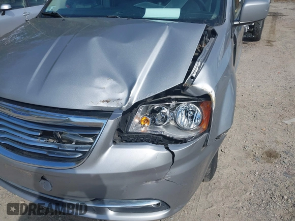 2016 Chrysler Town & Country Touring with VIN 2C4RC1BG1GR156868, listed as a IAAI auction lot 40506661 with 116,065 mi miles. Bid and sale history available at carsss.com. Image 6.