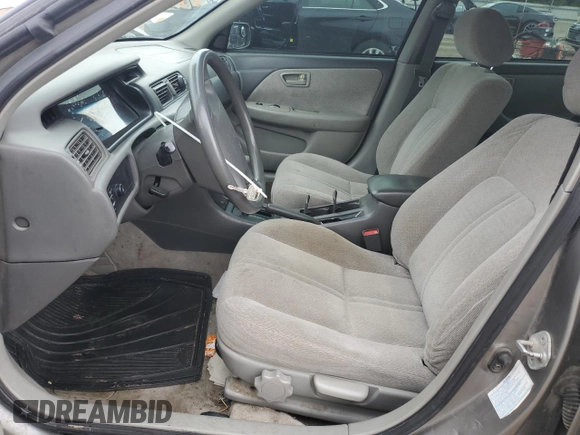 2001 Toyota Camry CE z VIN 4T1BG22K01U057836, wystawiony jako Copart lot #57046325 z przebiegiem 151 882 mil mil oraz Szkoda całkowita • Salvage title. Historia ofert i sprzedaży dostępna na DreamBid. Obrazek 7.