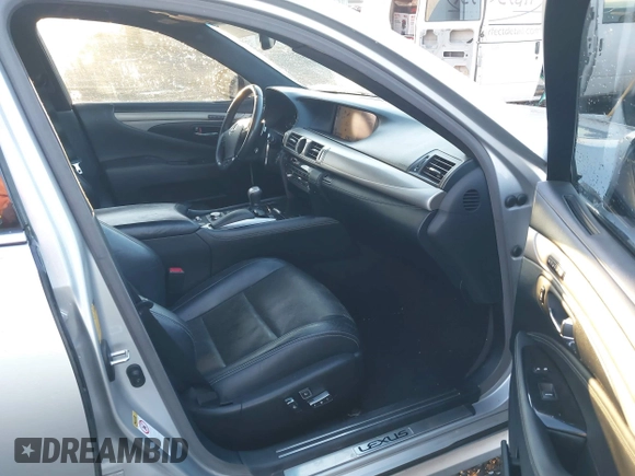 2013 Lexus LS 460 z VIN JTHCL5EFXD5019385, wystawiony jako IAAI lot #40930564 z przebiegiem 179 454 mil mil oraz . Historia ofert i sprzedaży dostępna na DreamBid. Obrazek 5.