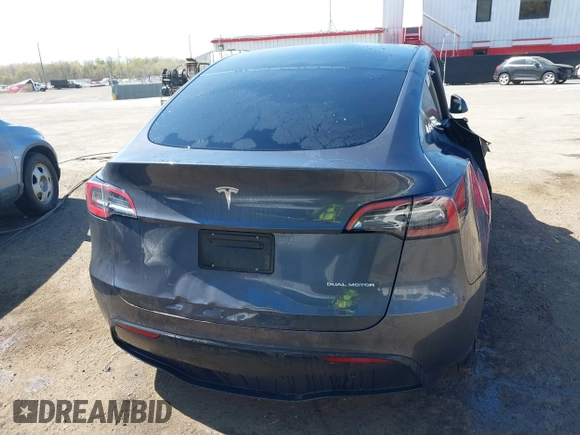 2022 Tesla Model Y Long Range z VIN 7SAYGAEE9NF574634, wystawiony jako IAAI lot #42040719 z przebiegiem 29 675 mil mil oraz . Historia ofert i sprzedaży dostępna na DreamBid. Obrazek 16.