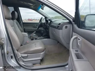 2005 Kia Sorento LX with VIN KNDJD733355409238, listed as a IAAI auction lot 42041026 with 169,868 mi miles. Bid and sale history available at carsss.com. Image 5.