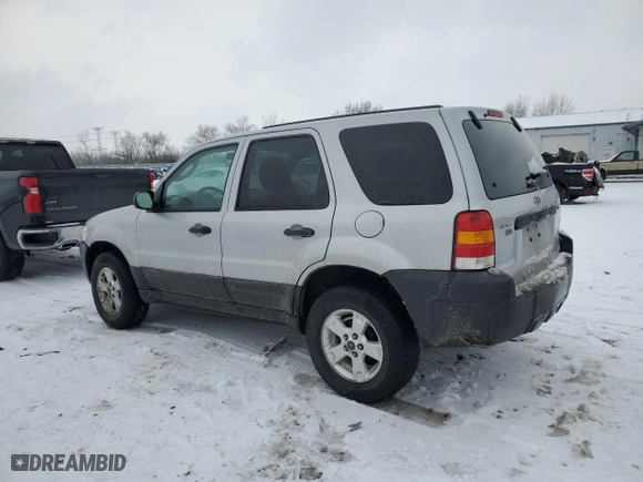 2007 Ford Escape XLT with VIN 1FMYU03107KB33508, listed as a Copart auction lot 44764355 with 153,403 mi miles and Salvage Title. Bid and sale history available at carsss.com. Image 2.