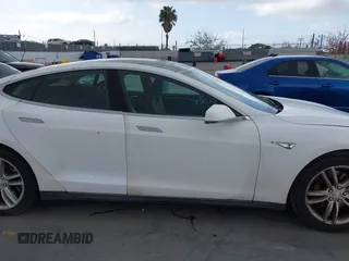 2014 Tesla Model S 60 with VIN 5YJSA1H14EFP34738, listed as a IAAI auction lot 42132117 with 120,898 mi miles and . Bid and sale history available at DreamBid. Image 13.