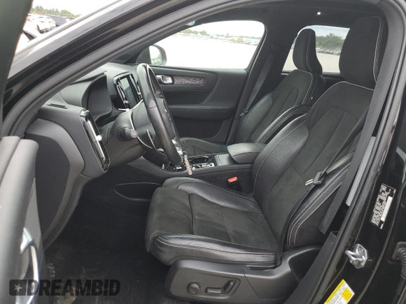 2019 Volvo XC40 Momentum z VIN YV4162XZ1K2009216, wystawiony jako Copart lot #87921575 z przebiegiem 46 527 mil mil oraz Nie do naprawy • Non repairable. Historia ofert i sprzedaży dostępna na DreamBid. Obrazek 7.