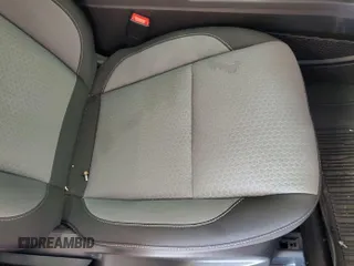 2018 Ford Escape SE z VIN 1FMCU9GD3JUC13075, wystawiony jako IAAI lot #42537659 z przebiegiem 77 270 mil mil oraz . Historia ofert i sprzedaży dostępna na DreamBid. Obrazek 4.