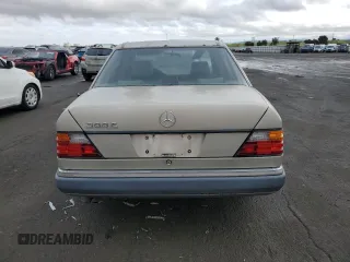 1991 Mercedes-Benz 300 E with VIN WDBEA30D4MB426614, listed as a Copart auction lot 86784864 with 95,640 mi miles and Clean Title. Bid and sale history available at carsss.com. Image 6.