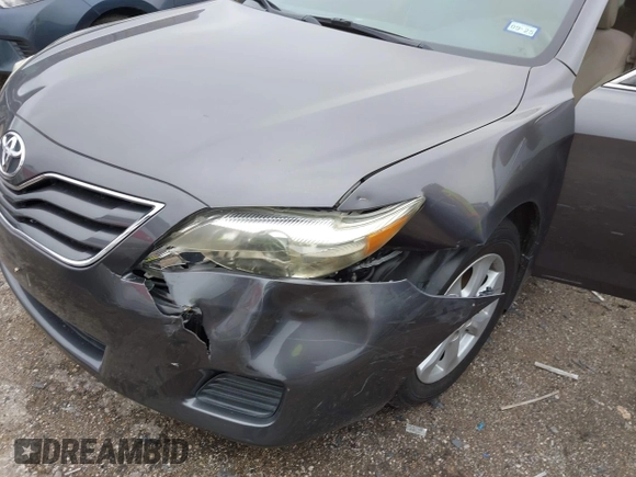 2011 Toyota Camry LE z VIN 4T4BF3EK1BR216262, wystawiony jako IAAI lot #42206210 z przebiegiem 79 660 mil mil oraz . Historia ofert i sprzedaży dostępna na DreamBid. Obrazek 13.