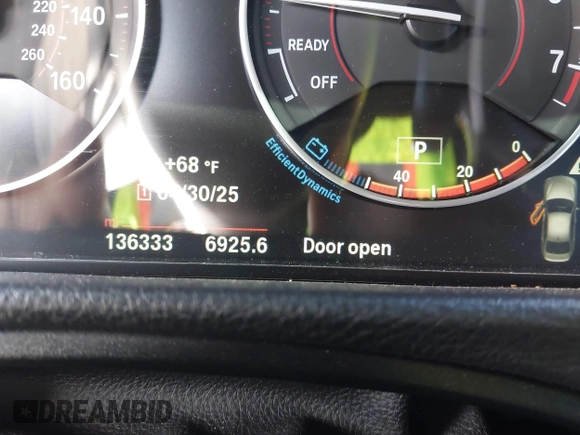 2017 BMW 3 Series 330i with VIN WBA8B9G32HNU52805, listed as a IAAI auction lot 42139448 with 136,333 mi miles. Bid and sale history available at carsss.com. Image 7.