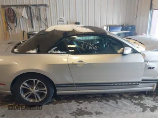 2014 Ford Mustang V6 с VIN 1ZVBP8EM5E5260397, выставлен на аукционе IAAI как лот 41391939 с пробегом 144 035 миль миль и . История ставок и продаж доступна на DreamBid. Изображение 13.