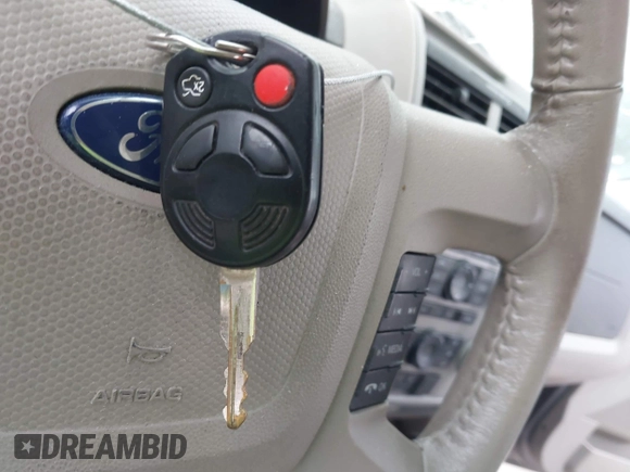 2010 Ford Escape XLT с VIN 1FMCU9D78AKB95229, выставлен на аукционе IAAI как лот 42366349 с пробегом 152 077 миль миль и . История ставок и продаж доступна на DreamBid. Изображение 11.
