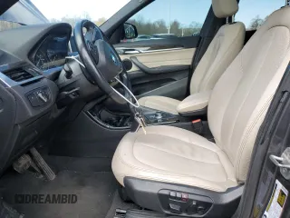 2016 BMW X1 xDrive28i z VIN WBXHT3Z39G4A50798, wystawiony jako Copart lot #50827875 z przebiegiem 114 178 mil mil oraz Szkoda całkowita • Salvage title. Historia ofert i sprzedaży dostępna na DreamBid. Obrazek 7.