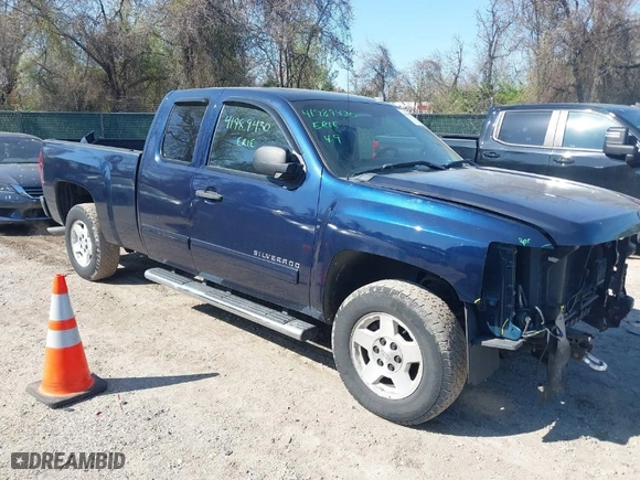 2011 Chevrolet Silverado 1500 LT with VIN 1GCRCSE04BZ376640, listed as a IAAI auction lot 41989430 with 199,355 mi miles. Bid and sale history available at carsss.com. Image 1.