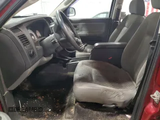 2008 Dodge Dakota SXT z VIN 1D7HW38K38S543504, wystawiony jako Copart lot #43649515 z przebiegiem 181 394 mil mil oraz Nie do naprawy • Non repairable. Historia ofert i sprzedaży dostępna na DreamBid. Obrazek 7.