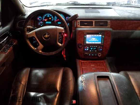 2010 Chevrolet Suburban LTZ with VIN 1GNUKKE38AR283830, listed as a Copart auction lot 84887104 with 298,548 mi miles and Salvage Title. Bid and sale history available at carsss.com. Image 8.